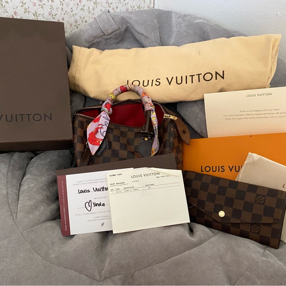 Pre loved Speedy 25 with wallet and additional straps and Twillys